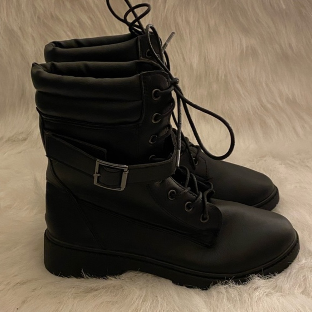 Combat Boots Women’s Size 7.5 Lace Up Black Leather‎ Uppers